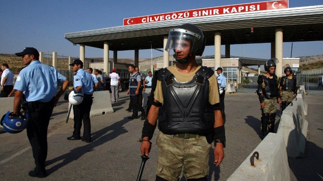 Turquía cierra su frontera con Siria