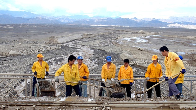 China mueve montañas para crear más ciudades