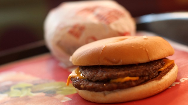 ¿Cuál se pudrirá primero?: Qué pasa con las hamburguesas al cabo de 30 días