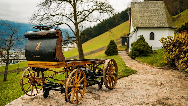 Fotos: Hallan un Porshe de 116 años