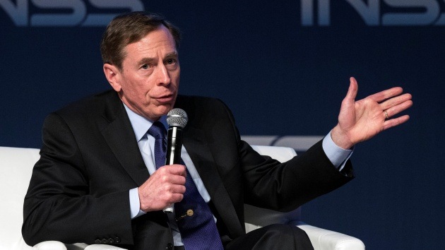 Exdirector de la CIA: "EE.UU. no debe pasar a ser la fuerza aérea de las milicias chiitas"