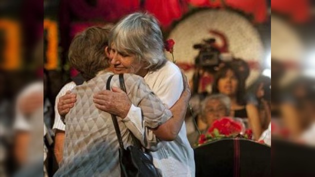Velatorio multitudinario para despedir a Victor Jara