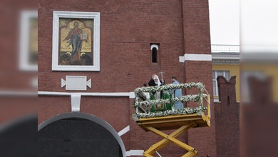 Santifican icono de Cristo sobre la puerta del Kremlin