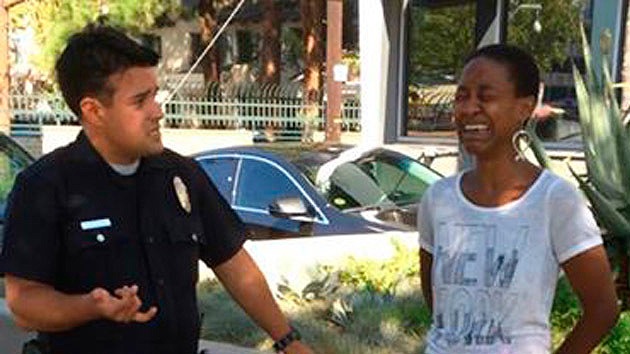 Policía de EE.UU. toma a la actriz de 'Django' por prostituta por besar a su novio blanco