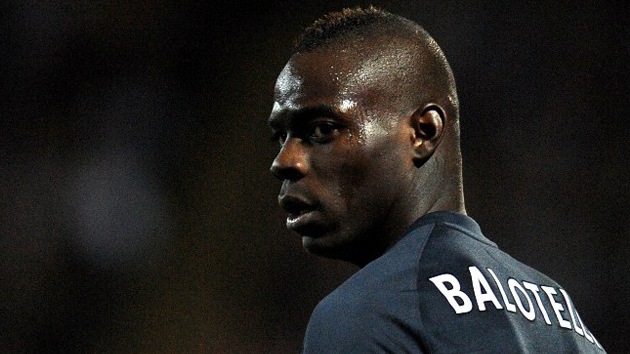 Balotelli: “Si alguien me tira un plátano, lo mato”