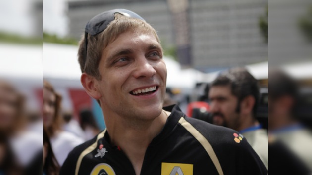 Vitali Petrov cuenta con el apoyo de Ecclestone para quedarse en la Fórmula 1