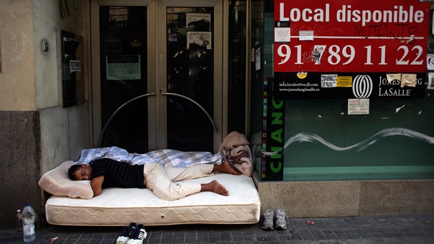 Española escribe una carta a los políticos para "matar el hambre de madrugada"