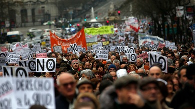 Español enfermo: "Voy a morir por culpa de los recortes"