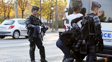 Detienen a cien musulmanes en París por protestar junto a la embajada de EE.UU.