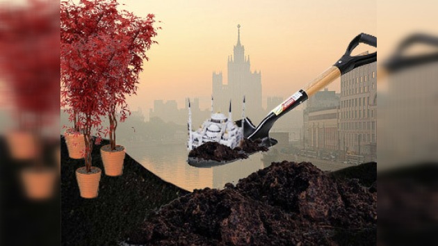 Moscovitas plantaron árboles contra la construcción de una mezquita