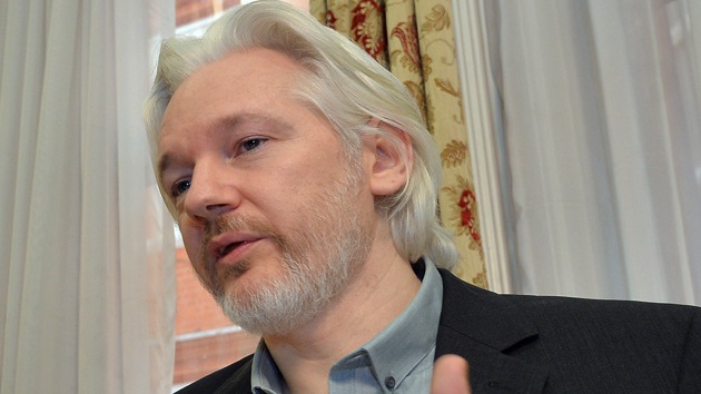 Assange presenta una demanda por escuchas en su asilo de Londres