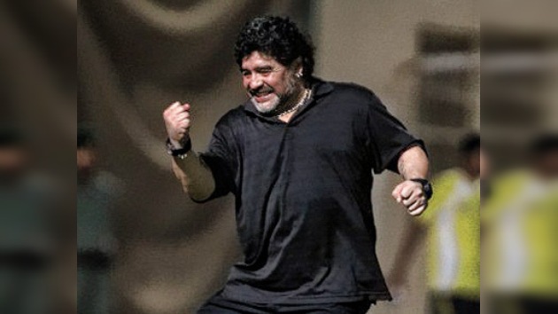 Maradona debuta con buen pie en los Emiratos Árabes