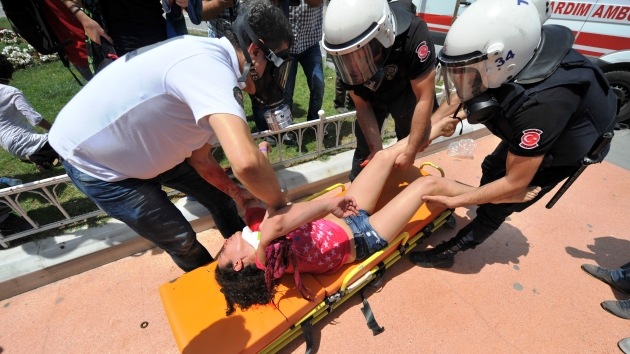 Turquía deja fuera de la ley la asistencia médica sin autorizacion del Gobierno