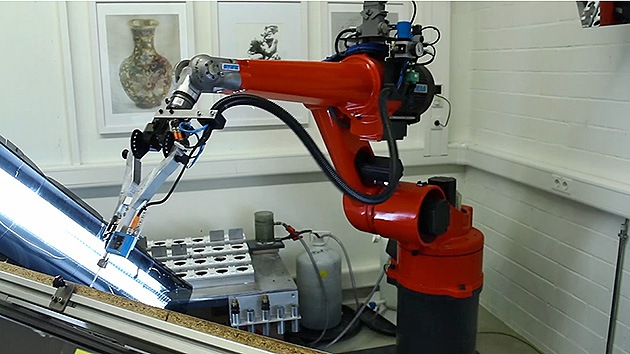Video: e-David, el robot que pinta como los grandes maestros