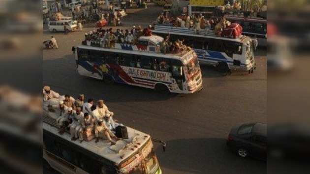 Al menos 18 muertos en un ataque contra un bus de pasajeros en Pakistán