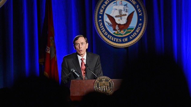 El exjefe de la CIA dará clases por un dólar