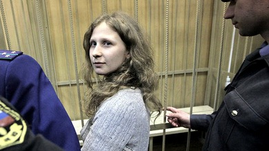Trasladan a una celda individual a una integrante de Pussy Riot que pidió ser aislada