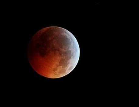 Un espectáculo astronómico magestuoso: el eclipse total de Luna