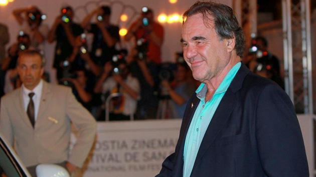 Oliver Stone: "Persiguen a Assange y no a los verdaderos terroristas"