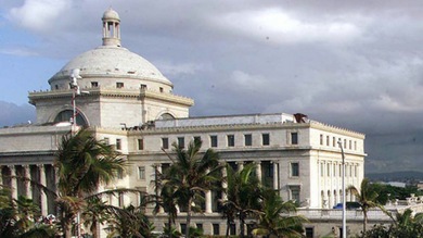 La legalización del cannabis y la prostitución 'seduce' a Puerto Rico para salir de la crisis