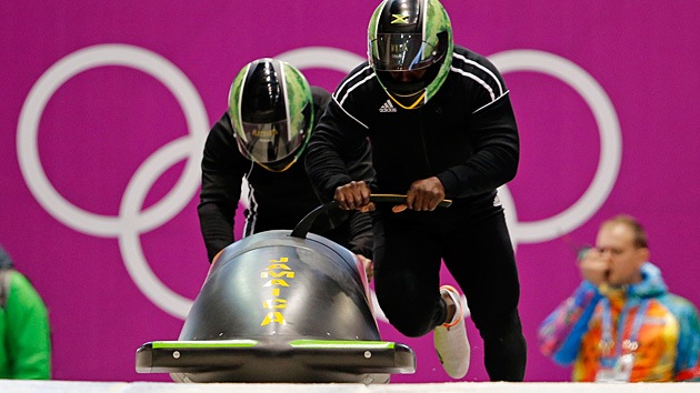 Video: El bobsleigh jamaicano llega a los JJ.OO. al ritmo de su canción reggae