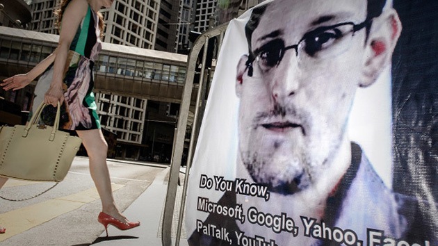 Snowden 'se acerca' a Islandia a través de un intermediario para pedir asilo