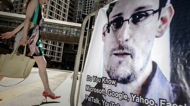 Snowden 'se acerca' a Islandia a través de un intermediario para pedir asilo
