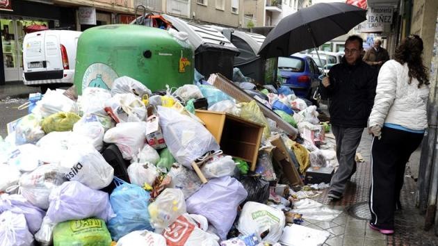 Fotos: Granada nada en basura por la huelga