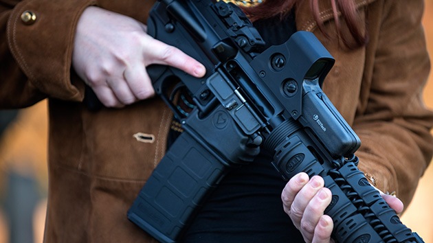 Masacre en Connecticut: EE.UU. baraja la idea de permitir armas para el personal escolar