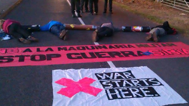 Activistas europeos protestan contra la renovación del arsenal nuclear