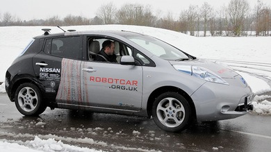 Científicos británicos muestran un automóvil que se conduce solo