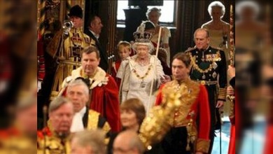 Isabel II inaugura con su discurso el Parlamento británico