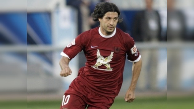 Alejandro Domínguez es reconocido en Rusia como el futbolista del año
