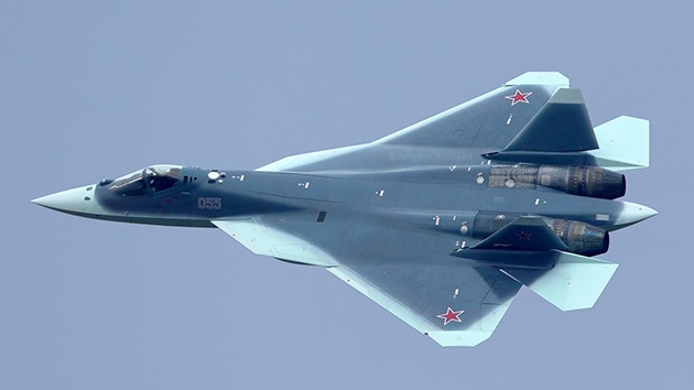 El caza furtivo ruso PAK-FA se viste de 'tiburón'