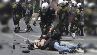 La capital de Grecia está paralizada por fuertes protestas y una huelga general masiva