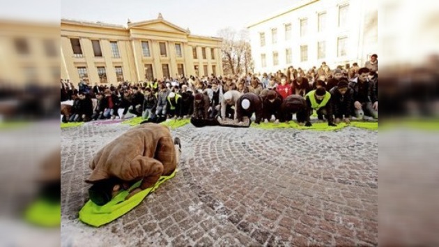 Protestas en Oslo contra la revista que publicó unas caricaturas de Mahoma