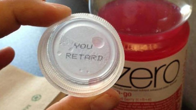 "Usted retrasada": Coca-Cola 'insulta' a una canadiense en una tapa