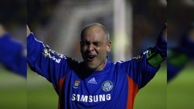 El mítico portero 'San Marcos', campeón del Mundial 2002 con Brasil, deja el fútbol