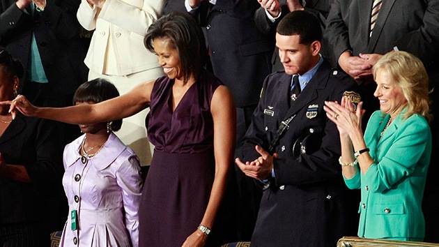 De héroe a villano en cuatro años: Detienen a huésped de honor de Obama por violación