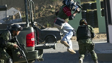 Reporteros de armas tomar: México enseña a sus periodistas a defenderse de los narcos
