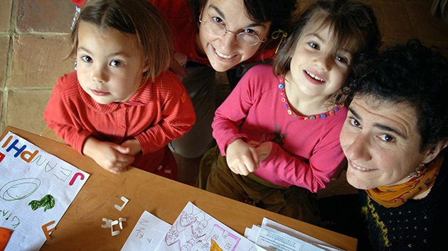 El Parlamento francés aprueba los matrimonios gay y les permite adoptar hijos