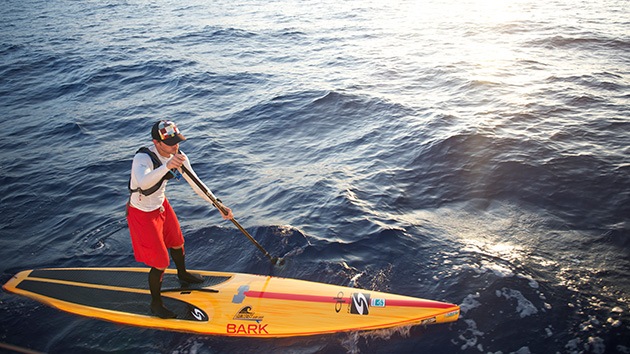 Fotos: Un hombre cruza desde Cuba a EE.UU. sobre una tabla de surf
