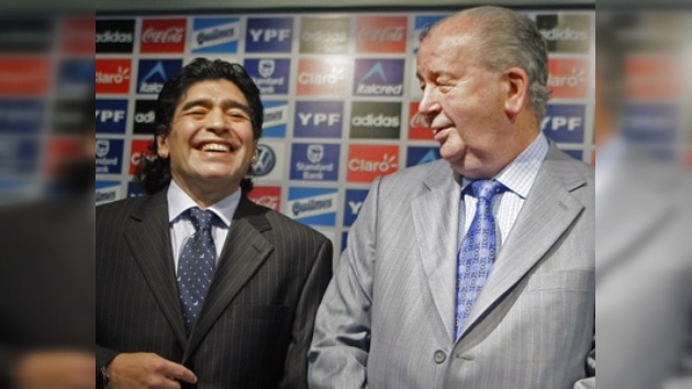 Maradona demandará a Grondona por seguir culpándolo de consumir drogas