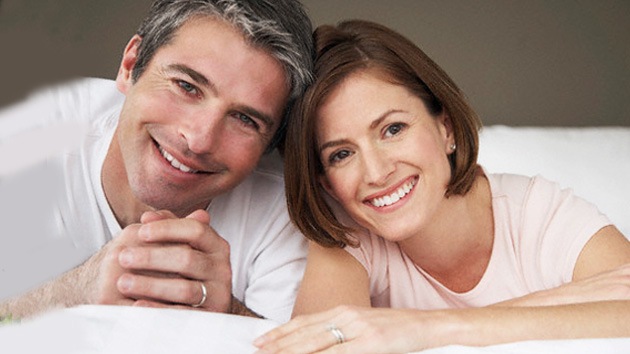 El matrimonio protege contra el descenso de la felicidad