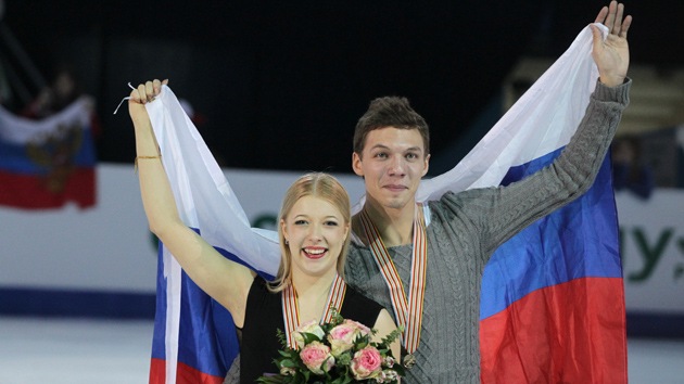 Fotos: Parejas rusas ganan oro y plata del Campeonato Europeo de patinaje