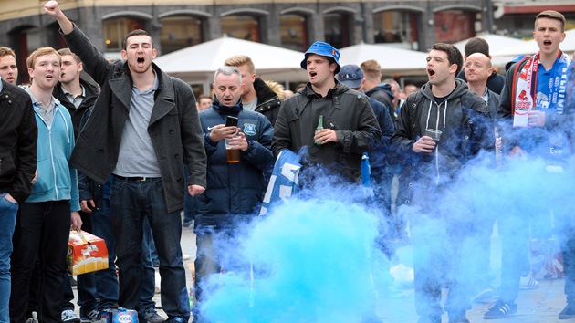 La Policía utiliza balas de goma y gas lacrimógeno contra hinchas en Francia