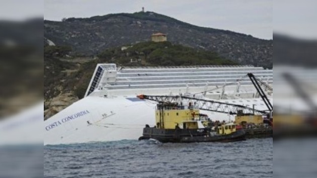 Sacar el 'Costa Concordia' podría llevar al menos siete meses