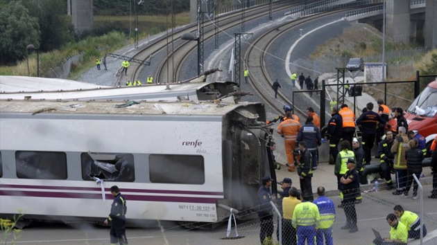 El Gobierno español mezcla el accidente de Santiago con el terremoto de Gansu