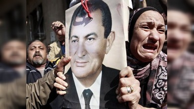 Mubarak hospitalizado en vez de ser interrogado