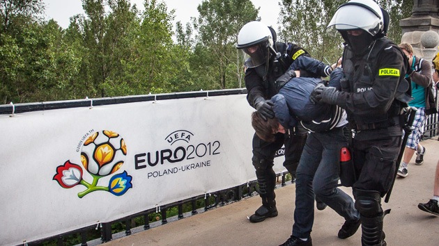Policía detuvo al presunto organizador de los ataques contra aficionados rusos en Eurocopa